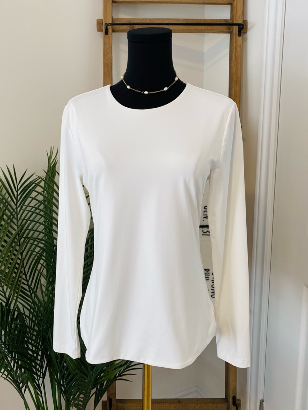Frank & Oak Women's White Long-Sleeve Crew Neck Top
